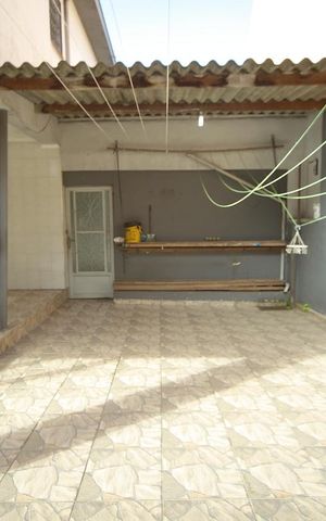 Casa à venda com 265m², 4 quartos e 2 vagasÁrea de serviço/quintal 