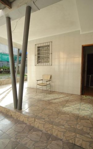 Casa à venda com 265m², 4 quartos e 2 vagasÁrea de serviço/quintal 