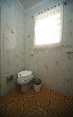 Casa à venda com 265m², 4 quartos e 2 vagasBanheiro de serviço 