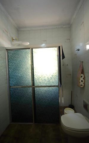 Casa à venda com 265m², 4 quartos e 2 vagasBanheiro 