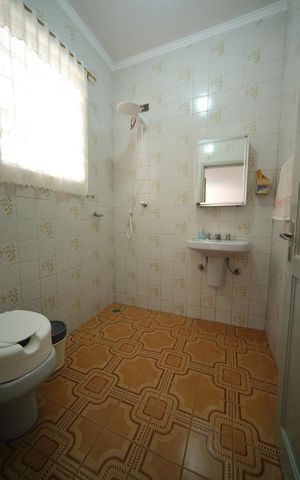 Casa à venda com 265m², 4 quartos e 2 vagasBanheiro de serviço 