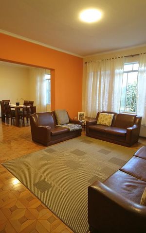 Casa à venda com 265m², 4 quartos e 2 vagasSala