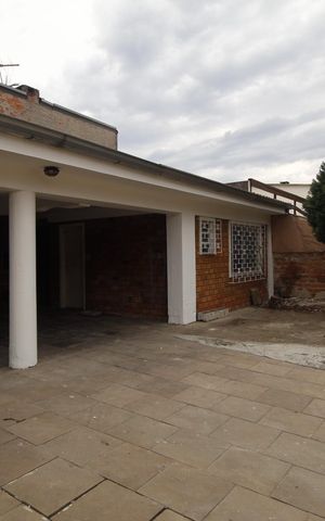 Casa à venda com 262m², 4 quartos e 4 vagasGaragem