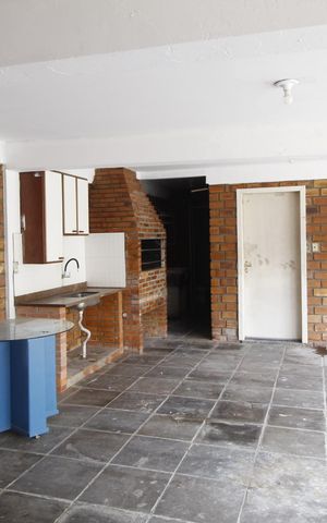 Casa à venda com 262m², 4 quartos e 4 vagasGaragem