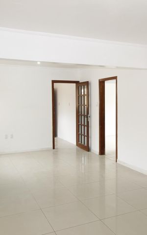 Casa à venda com 262m², 4 quartos e 4 vagasSala