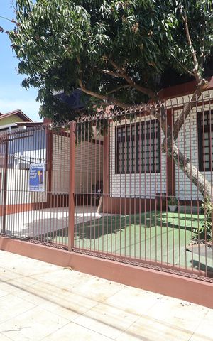 Casa à venda com 345m², 4 quartos e 5 vagasFachada