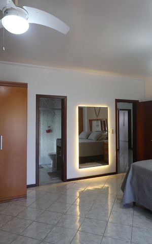Casa à venda com 345m², 4 quartos e 5 vagasSuite