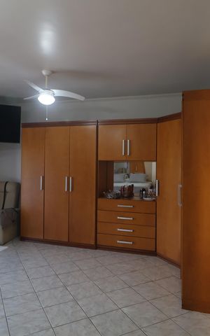 Casa à venda com 345m², 4 quartos e 5 vagasSuite
