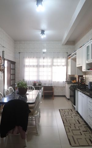 Casa à venda com 345m², 4 quartos e 5 vagasCozinha