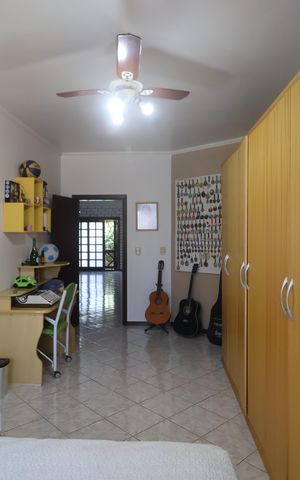 Casa à venda com 345m², 4 quartos e 5 vagasQuarto 3