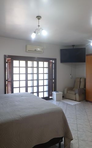 Casa à venda com 345m², 4 quartos e 5 vagasSuite