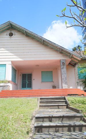 Casa à venda com 380m², 5 quartos e 5 vagasFachada