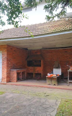 Casa à venda com 380m², 5 quartos e 5 vagasChurrasqueira