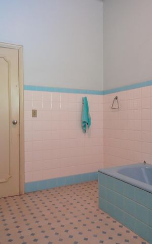 Casa à venda com 380m², 5 quartos e 5 vagasBanheiro 2