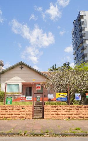 Casa à venda com 380m², 5 quartos e 5 vagasFachada