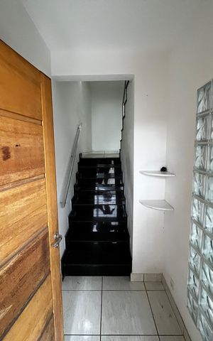 Casa à venda com 104m², 3 quartos e 2 vagasEntrada