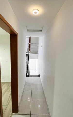Casa à venda com 104m², 3 quartos e 2 vagasCorredor