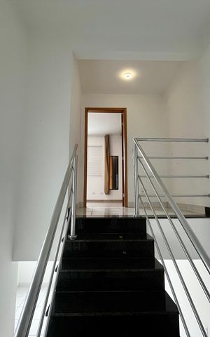 Casa à venda com 104m², 3 quartos e 2 vagasEscada P/ Suíte