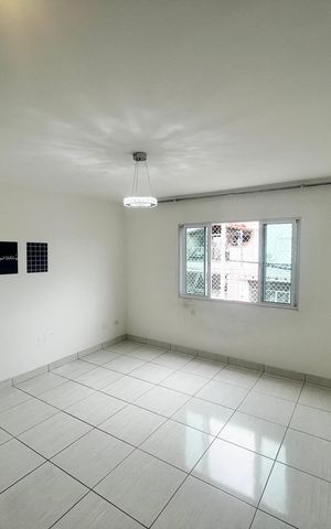 Casa à venda com 104m², 3 quartos e 2 vagasSala