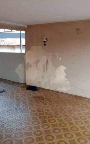 Casa à venda com 217m², 4 quartos e 4 vagas
