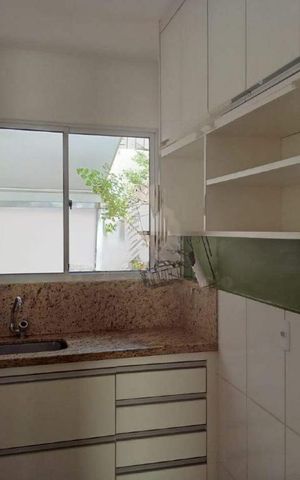 Casa à venda com 82m², 2 quartos e 1 vaga