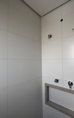 Apartamento à venda com 93m², 3 quartos e 2 vagas Apartamento à venda com 93m², 3 quartos e 2 vagasBanheiro da Suíte 1