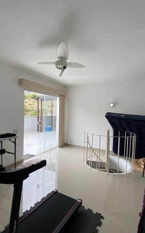 Apartamento à venda com 114m², 3 quartos e 2 vagas Apartamento à venda com 114m², 3 quartos e 2 vagasHall