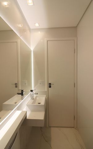 Casa à venda com 200m², 3 quartos e 4 vagasSuíte 2 Banheiro