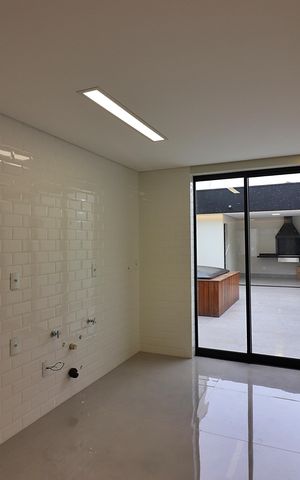 Casa à venda com 200m², 3 quartos e 4 vagasSala/Cozinha