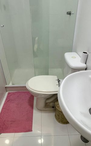 Casa de condomínio para alugar com 360m², 5 quartos e 3 vagas Casa de condomínio para alugar com 360m², 5 quartos e 3 vagasBanheiro de Serviço