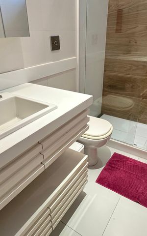 Casa de condomínio para alugar com 360m², 5 quartos e 3 vagas Casa de condomínio para alugar com 360m², 5 quartos e 3 vagasBanheiro Social