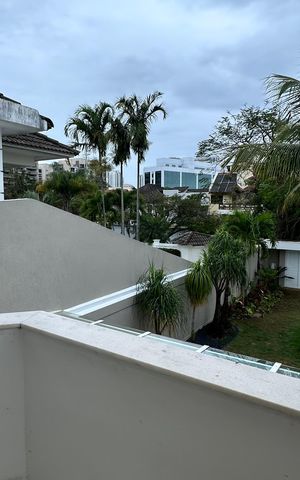 Casa de condomínio para alugar com 360m², 5 quartos e 3 vagas Casa de condomínio para alugar com 360m², 5 quartos e 3 vagasVaranda da Suíte 3