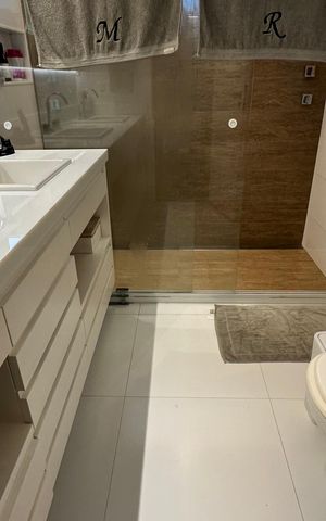Casa de condomínio para alugar com 360m², 5 quartos e 3 vagas Casa de condomínio para alugar com 360m², 5 quartos e 3 vagasBanheiro da Suíte 3