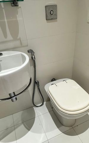 Casa de condomínio para alugar com 360m², 5 quartos e 3 vagas Casa de condomínio para alugar com 360m², 5 quartos e 3 vagasBanheiro da Suíte 1