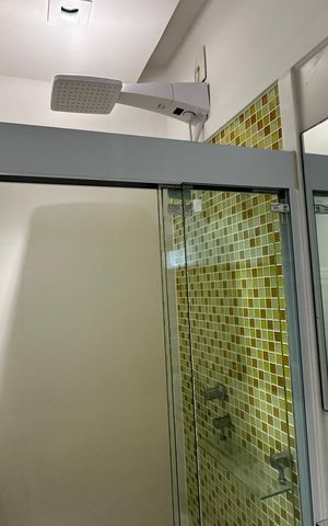 Casa de condomínio para alugar com 360m², 5 quartos e 3 vagas Casa de condomínio para alugar com 360m², 5 quartos e 3 vagasBanheiro da Suíte 1