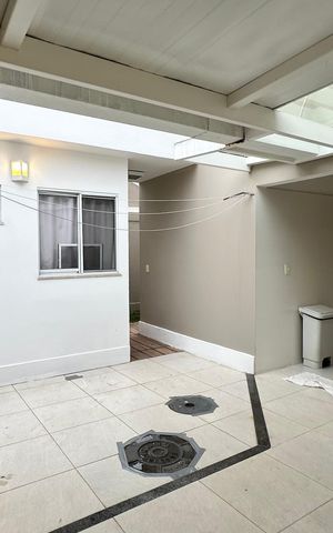 Casa de condomínio para alugar com 360m², 5 quartos e 3 vagas Casa de condomínio para alugar com 360m², 5 quartos e 3 vagasÁrea de Serviço