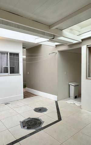 Casa de condomínio para alugar com 360m², 5 quartos e 3 vagas Casa de condomínio para alugar com 360m², 5 quartos e 3 vagasÁrea de Serviço