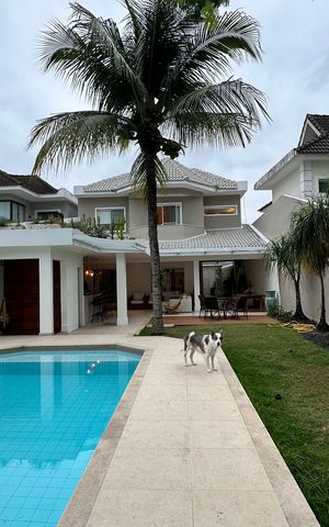 Casa de condomínio para alugar com 360m², 5 quartos e 3 vagas Casa de condomínio para alugar com 360m², 5 quartos e 3 vagasFachada