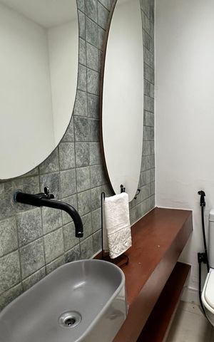 Casa de condomínio para alugar com 360m², 5 quartos e 3 vagas Casa de condomínio para alugar com 360m², 5 quartos e 3 vagasEspaço Gourmet - Banheiro