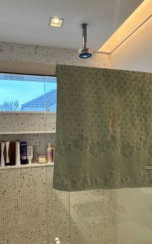 Casa de condomínio para alugar com 360m², 5 quartos e 3 vagas Casa de condomínio para alugar com 360m², 5 quartos e 3 vagasBanheiro da Suíte 2