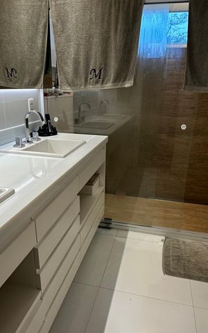 Casa de condomínio para alugar com 360m², 5 quartos e 3 vagas Casa de condomínio para alugar com 360m², 5 quartos e 3 vagasBanheiro da Suíte 3
