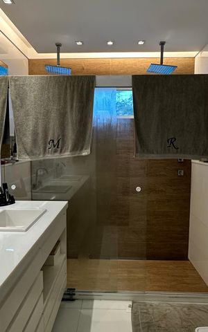 Casa de condomínio para alugar com 360m², 5 quartos e 3 vagas Casa de condomínio para alugar com 360m², 5 quartos e 3 vagasBanheiro da Suíte 3
