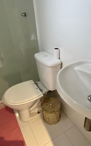 Casa de condomínio para alugar com 360m², 5 quartos e 3 vagas Casa de condomínio para alugar com 360m², 5 quartos e 3 vagasBanheiro de Serviço