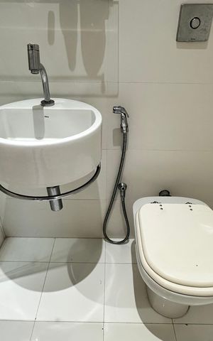 Casa de condomínio para alugar com 360m², 5 quartos e 3 vagas Casa de condomínio para alugar com 360m², 5 quartos e 3 vagasBanheiro da Suíte 1