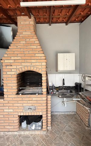 Casa à venda com 202m², 4 quartos e 6 vagasCasa 1 - Quintal - Area de Serviço