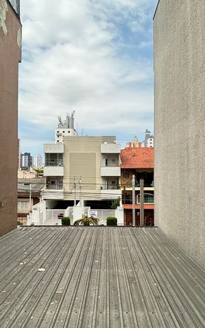 Casa à venda com 202m², 4 quartos e 6 vagasSala-Casa 1