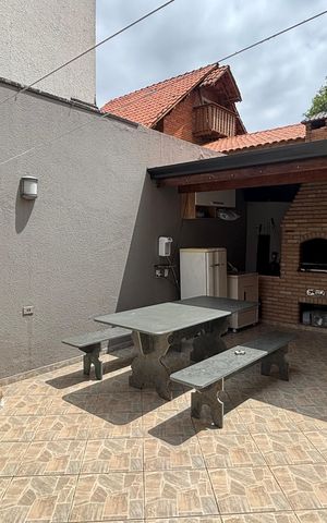 Casa à venda com 202m², 4 quartos e 6 vagasCasa 1 - Quintal