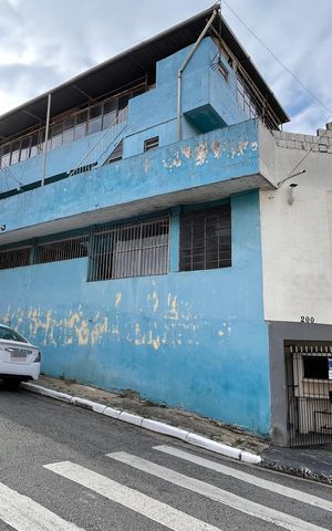 Casa à venda com 200m², 7 quartos e 5 vagasFachada