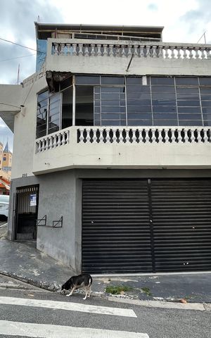Casa à venda com 200m², 7 quartos e 5 vagasFachada