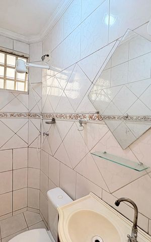 Casa à venda com 2400m², 8 quartos e 20 vagasBanheiro Social
